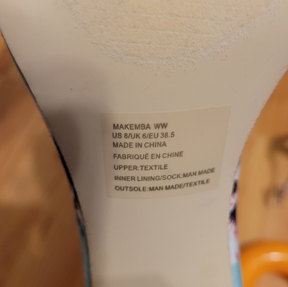 Size 8 Wide width Shoes - Picture 4 of 4